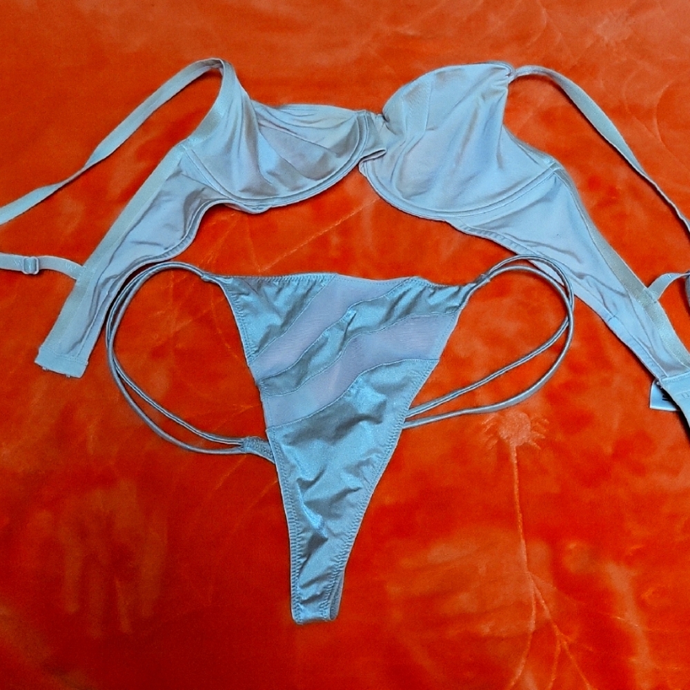 Wolford Underwire Bralett(34C) & Lise Charmel Thong (L) Set